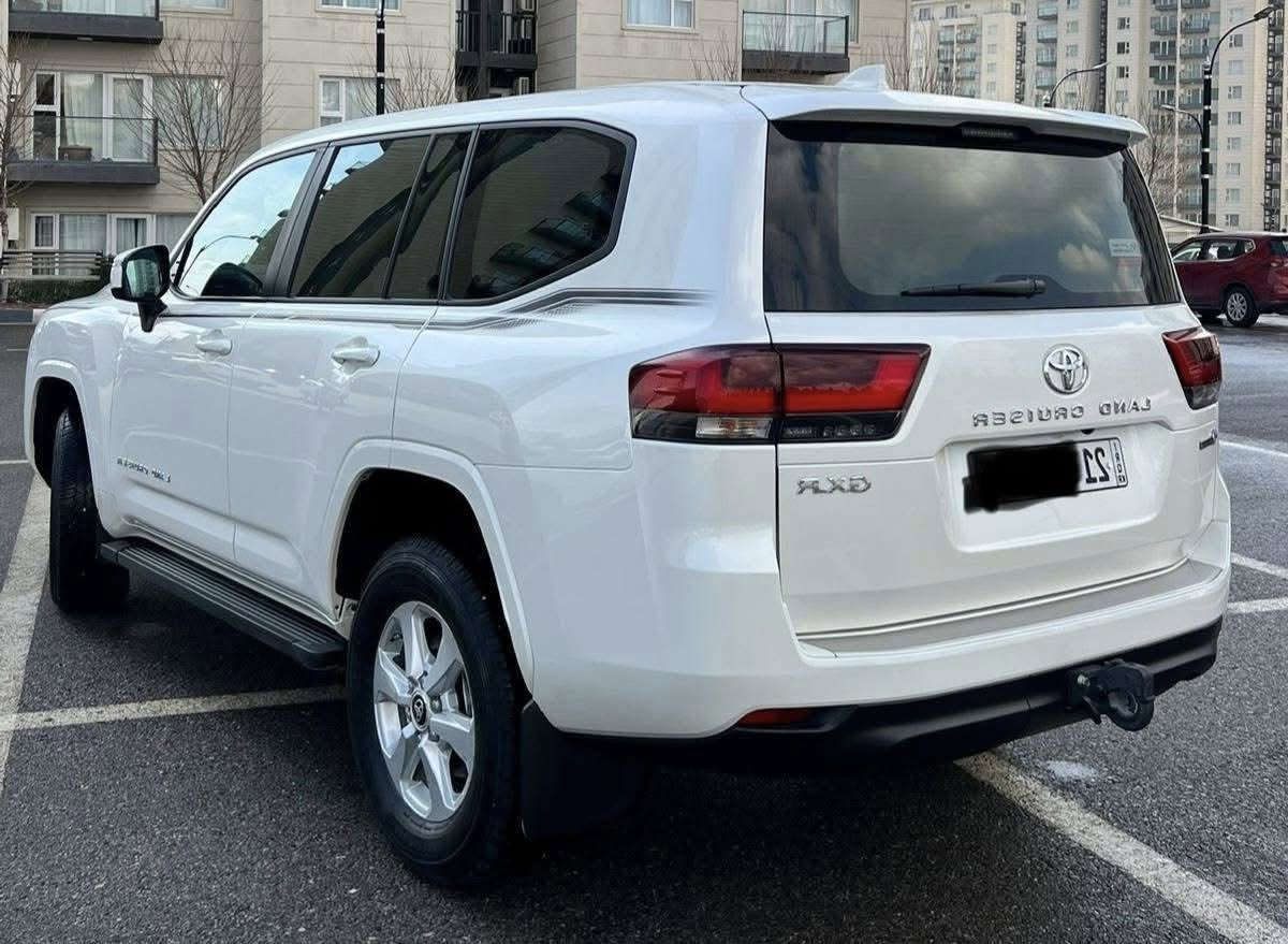 Toyota land cruiser 2025 سفری شەریکەی جیهان 

تەنیا 2 هەزار کیلۆمەتر ڕۆیشتووە 
خۆم بە سفری ڕامکێشاوە یەك دەستە 
زەمانی شەریکە ماوە 80 هەزار کم 
هیچی پێوە نیە 
نموونە لە جوانی و پاکی

سەیارەکە سفرە هەموو گیانی بەشەرت 

ژمارەی خاوەنەکەی 
***********
بو بینینی بابەتی زیاتر فولومان بکەن 🌹
#unitedautomotors #KurdistanCars #ErbilCars #landcruiser
