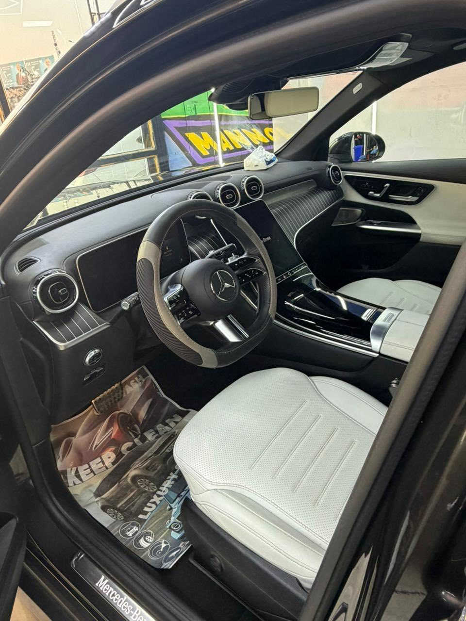 للبيع مرسيدس  300GLC4MATIC
AMG  كات بلادي 
موديل 2023داخل ابيض 
فول مواصفات ١/١
ماشيه 38000الف 
حادثه باب خلفي ودعاميه خلفيه صور الحادث مرفقه
ايرباك بلادي السياره جديده 
للاستفسار الاتصال 
***********
***********
