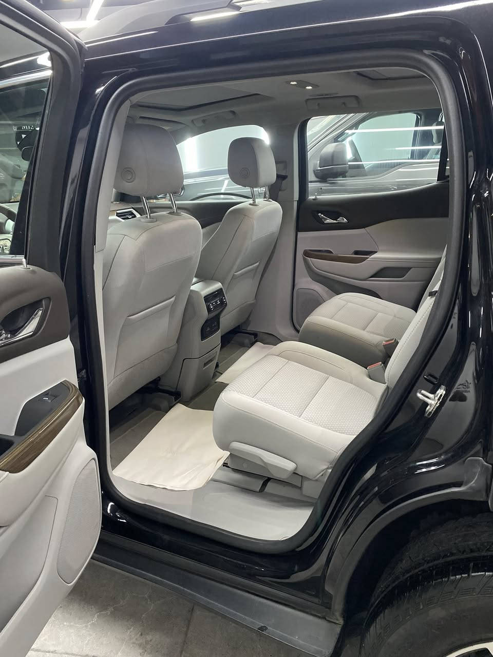 Gmc acadia 2023 
سيارة بدون صبغ 
 فقط شبر تعديل بارد 
محرك 20 توربو
داخد لونين 
23 الف ماشي 
مواصفات خاص 
السعر 265$
***********
اربيل
