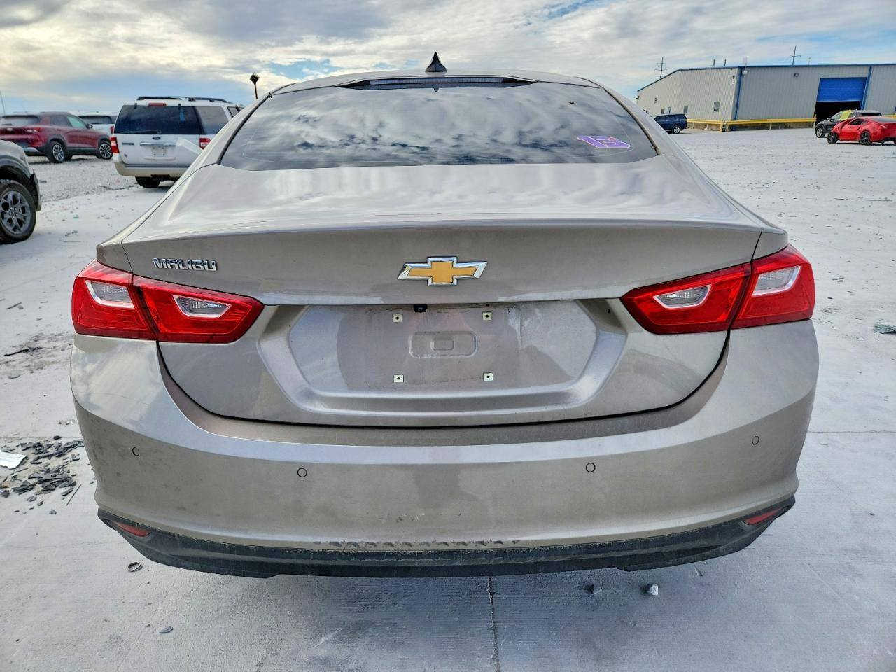 ماليبو موديل 24 بسعر جدا جدا مناسب واصل لعمان 52 ورقه مااعتقد اكو هيج سعر ماليبو شغاله وتمشي وحادثها شطح ليفوك الشراي يتصل ***********@

@إشارة
