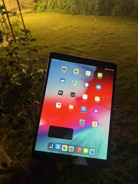 ايباد ١٠
بطاريه ٩٣
ذاكره ٦٤ 
كلش جديد الجهاز ب٣٥٠ الف فقط
العنوان المعامل العماري 
للاتصال ***********
