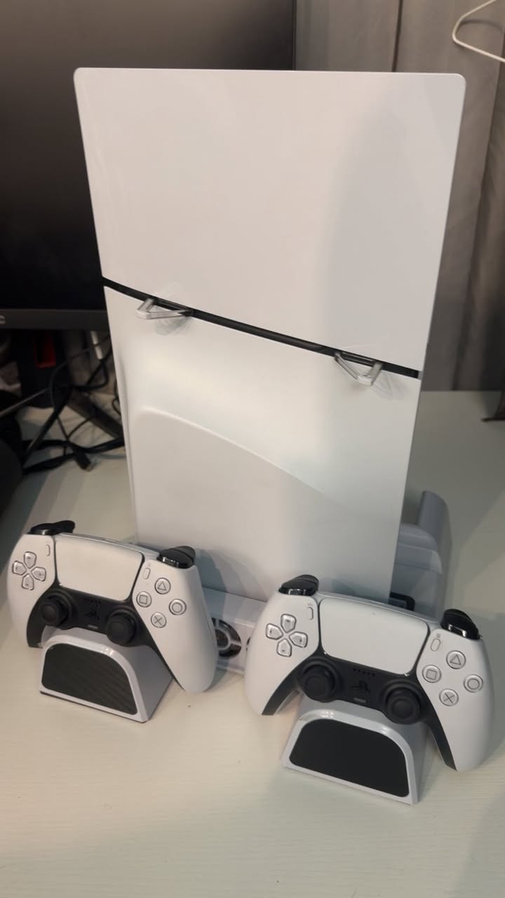 بلي 5  سلم نسخه استرو بوت  ويا قرص فيفا وقاعده شحن وتبريد وجويستك عدد 2
سعره 750 الف ما بي مجال 
***********
مكاني بغداد المنصور
