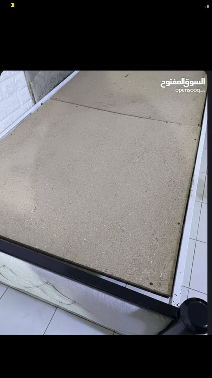 جرابي حديد ارضية خشب وجوة الخشب حديد نضيفات سعر الوحدة 65ثنين ب 120  قفل ***********
