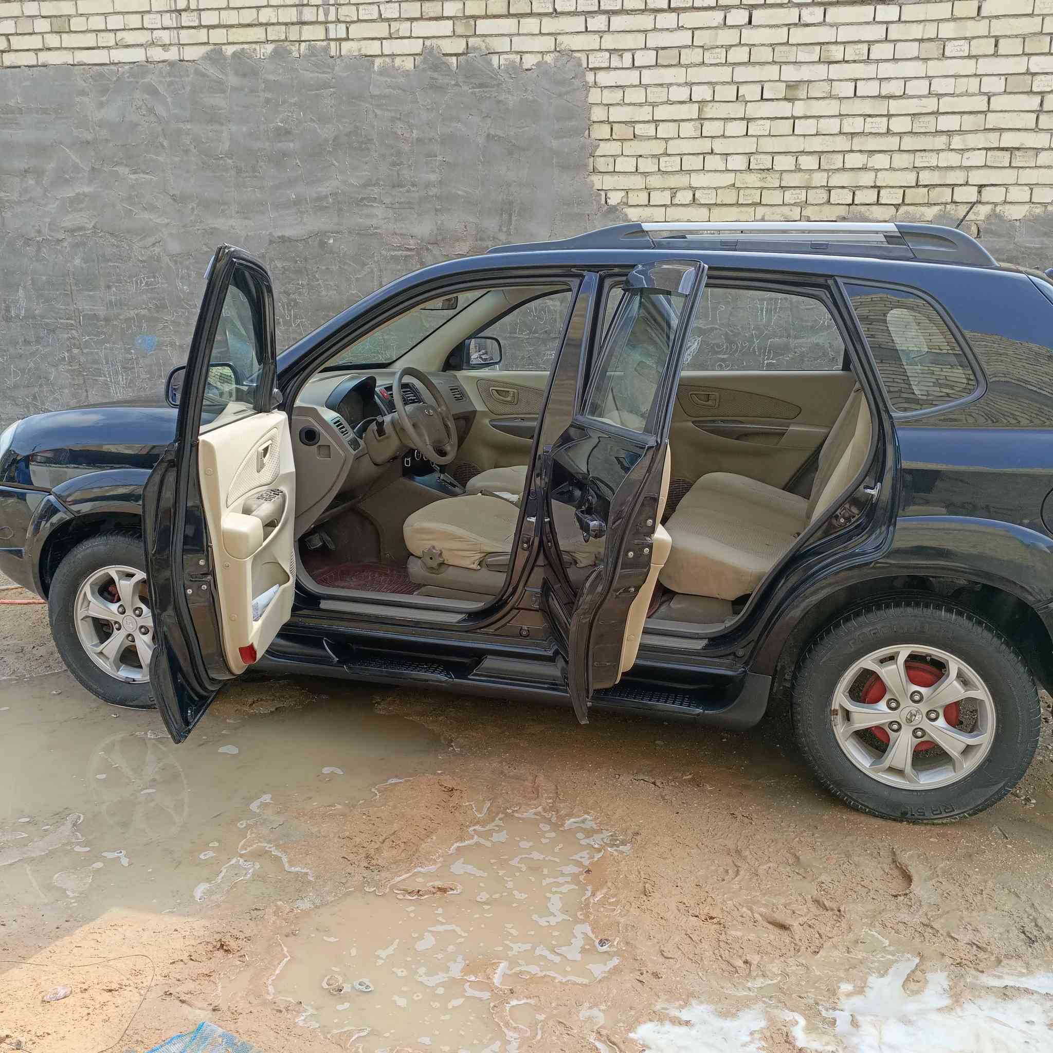 سلام عليكم توسان ٢٠٠٩ خليجي محرك ٢٠٠٠ فول مكفوله من صبغ ولضربه باسمي لسعر ١٢٥ وبي مجال مكاني بغداد***********
