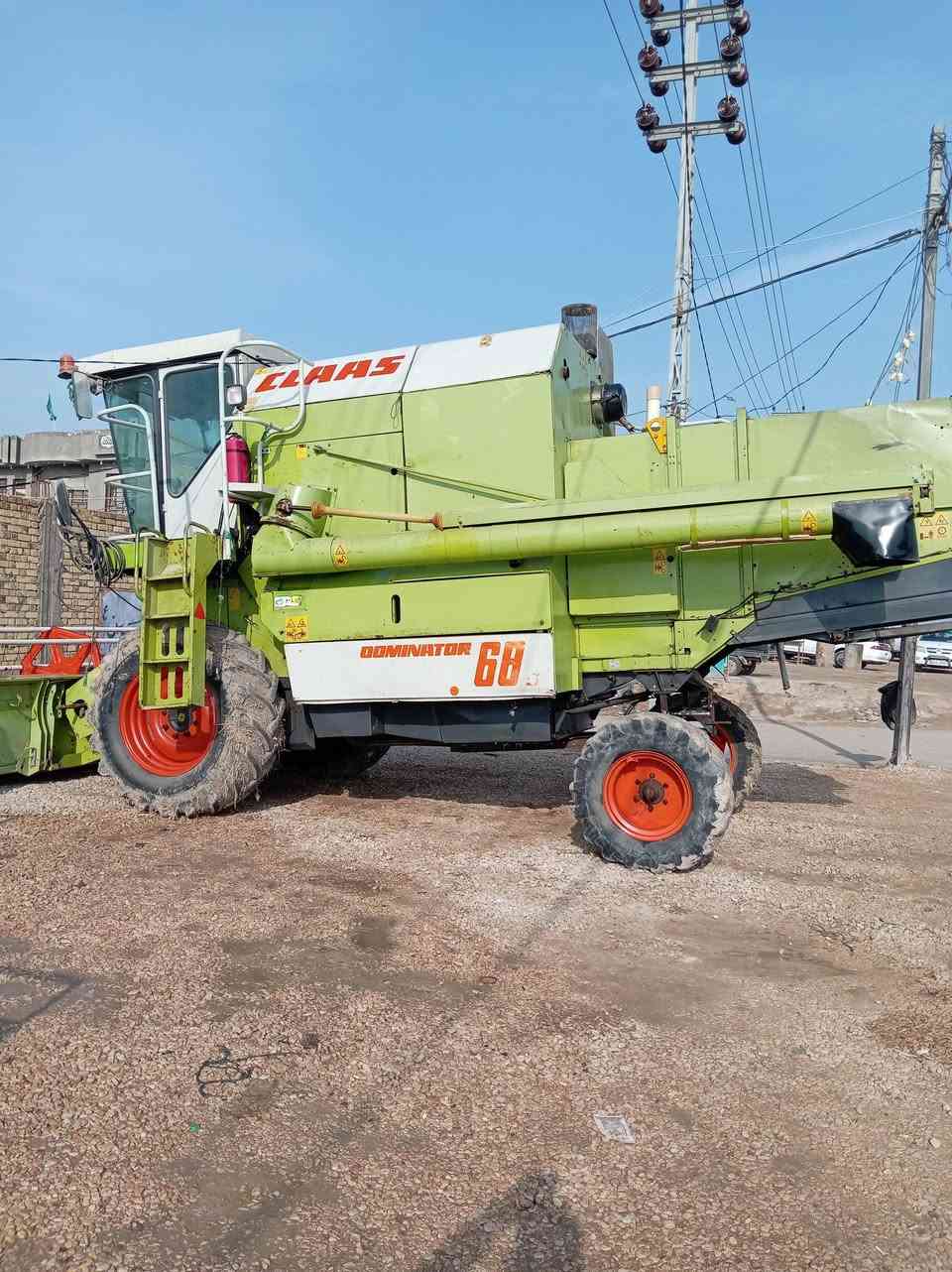 السلام عليكم
حاصده للبيع موديل ٢٠٠٠ مكفوله من الطك والصبغ واللحيم محرك طرح رقم أربيل
للاستفسار الاتصال على الرقم ***********
