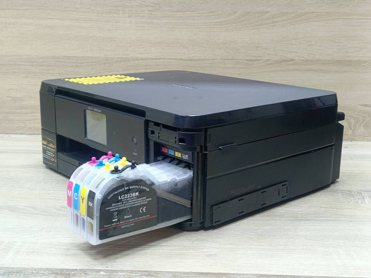 طابعة براذر موديلDCP-J562DW مستعمل بحالة ممتازة بأخبار خارجية تطبع 5000 ملون و 6000 اسد وابيض سعر الحبر 10 الف لكل اللوان حبر سائل سرعة الطباعة 9 ملون 12 اسود وابيض طباعة بوجهين دوبلكس تحتوي علىWIFIيمكن ربطها على موبايل وتابلبت ولابتوب كما تحتوي على منفذ USB فلاش وميموري كارت و امكانية طباعة صور استنساخ طباعة سكنر 🚦سعر الطابعة 165 الف 🚦مع كيبل كهرباء وكيبل كومبيوتر وقرص تعريف. 
للطلب *********** - ***********
يوجد توصيل لكل المحافظات نسبة نظافة الجهاز 90% ضمان تشغيل وفحص. 
#طابعتي
#الصفوة

