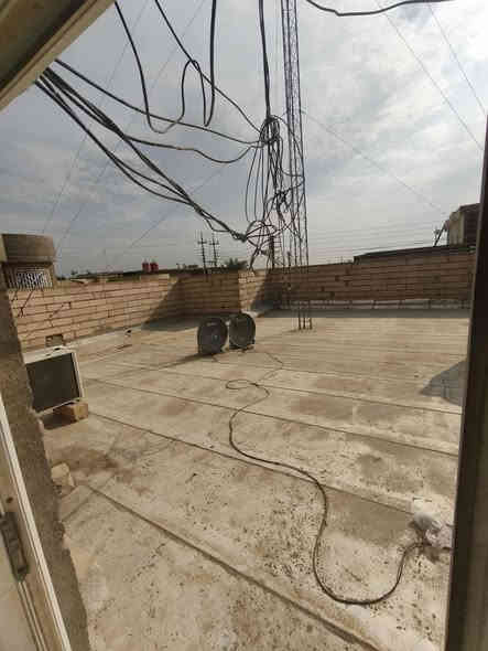 بيت للبيع او للمراوس بقطعه 
الموقع خور الزبير المساحة 250 متر البيت ملك المنطقة متوفره بيها كافة الخدمات تفاصيل البيت خاص للاستفسار ***********
