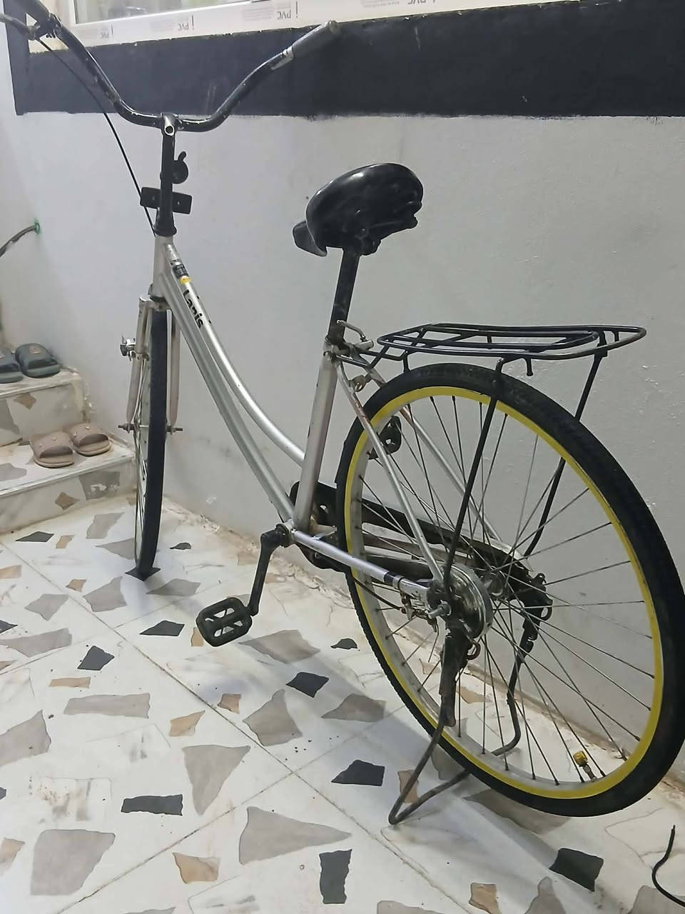 باسكل للبيع حجم 26 فول نضافه شركه ليدز اي عيب مابي شرط موديل 2017 جاملغات كامل موجود ويلات مسطره سياقه ماي مكان كركوك شراي يجي خاص او رقم *********** متواجد سعر 80 وبي مجال للطيبين
