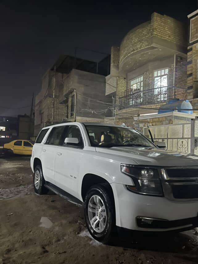 تاهو موديل 20 أبيض امريكي
حادث جاملغ الايمن سعرها 325 وبيه مجال بسيط 
الاتصال على ***********
***********
