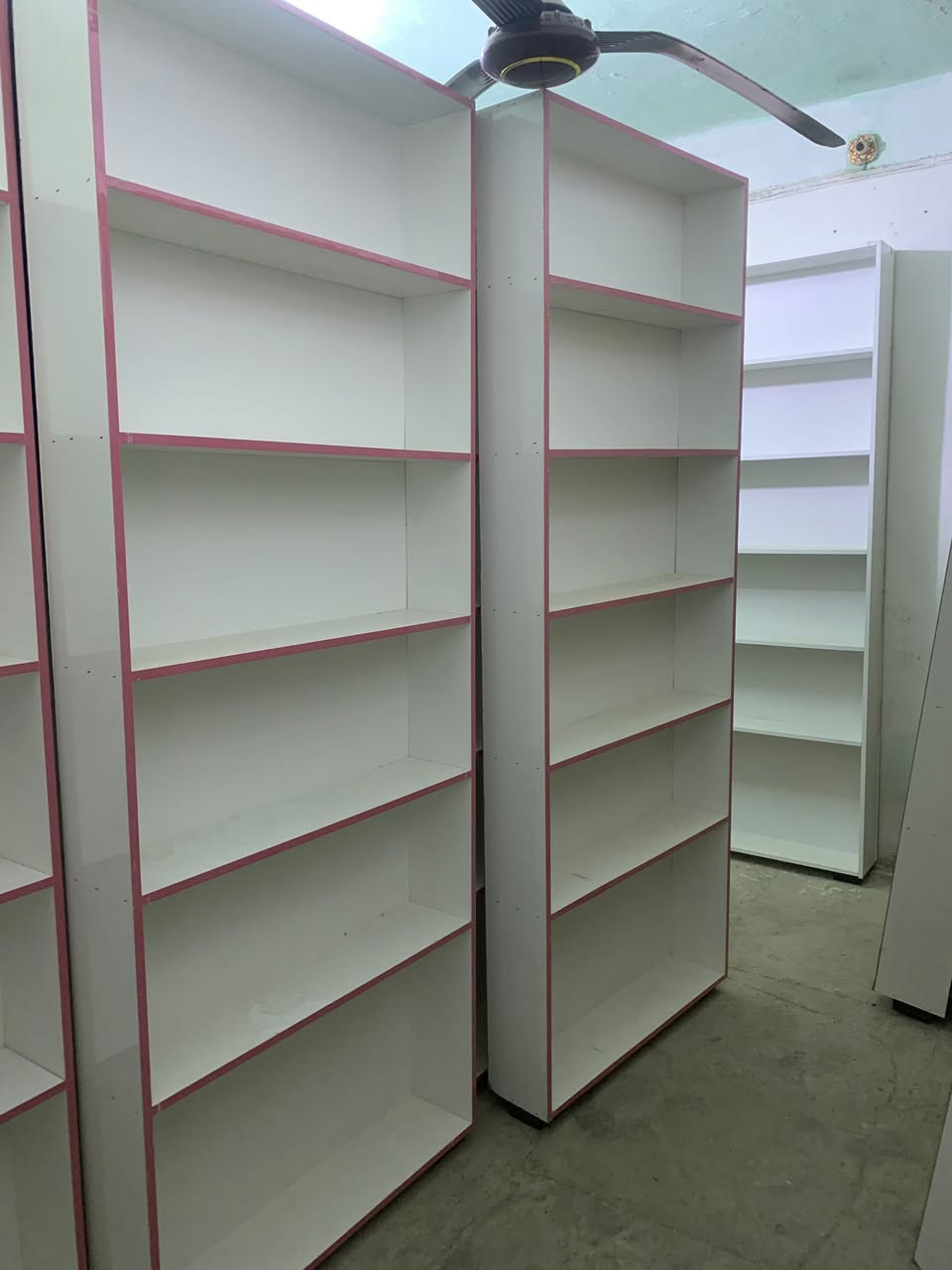 للبيع فاترينات جدد الاتصال *********** وتساب العماره ميسان
