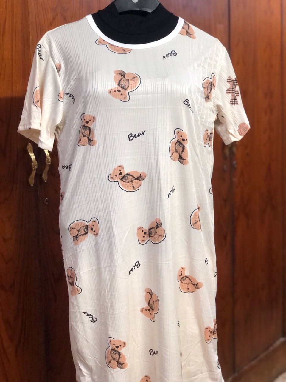 شلحات نسائية سعر القطعة 5 الف للحجز واتساب *********** متوفر موديلات بعد
