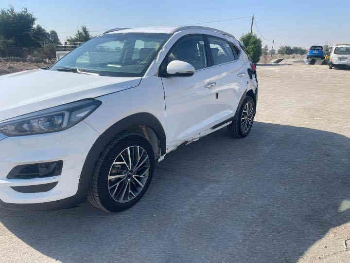 توسان خليجي موديل 2020 رقم  اربيل سيارة فول من عد البنراما بيها حادث ابيعها على وضعها سيارة شغاله وتمشي  سعرها 128 و بيها مجال قليل 
مكانها بغداد جسر ديالى 
*********** رقم صاحب السيارة
