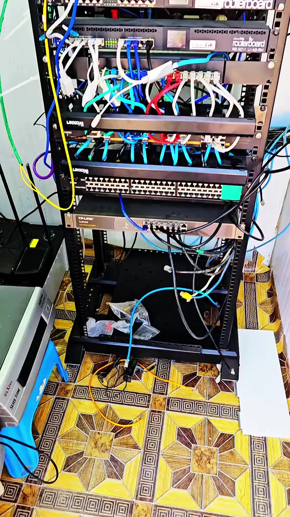 لا تخلي برجك يطفي وسارع بحجز  قبل توقف التعويض 
اسعار خاصه للوكلاء اصحاب الاعداد تكدر تنافس بيها 
الان بامكانك التحويل على الخدمه المجهزه من وزارة الاتصالات بالتعاون مع شركة بلد الشموخ و شركة كويك نت تم تفعيل الربيتر الرئيسي التابع للشركه في مركزنا مركز السلام للانترنت 
اذا كنت من ذو الدخل المحدود وتسدد راس الشهر على راحتك احنه راح نبقيك على راحتك ويه كويك نت الابراج ما تطفي ويبقى السعر الرخيص والسرعة الممتازه وفرناها الكم بالمهناويه حاب تجربها اشترك ويانا وخلونا ندعو اصحاب الابراج 
 ندعو اصحاب ابراج الانترنت لتجربة خدمة كويك نت في المهناويه عبر الربيتر المجهز باحدث الاجهزه وبجوده عاليه وسرعة انترنت ممتازه واسعار زهيده اي واحد عنده برج ويريد يحول ويانا خلي يتواصل وياي خاص او عبر الاتصال بالارقام التاليه 
***********
***********
مركز السلام للانترنت
نعمل لخدمتكم
