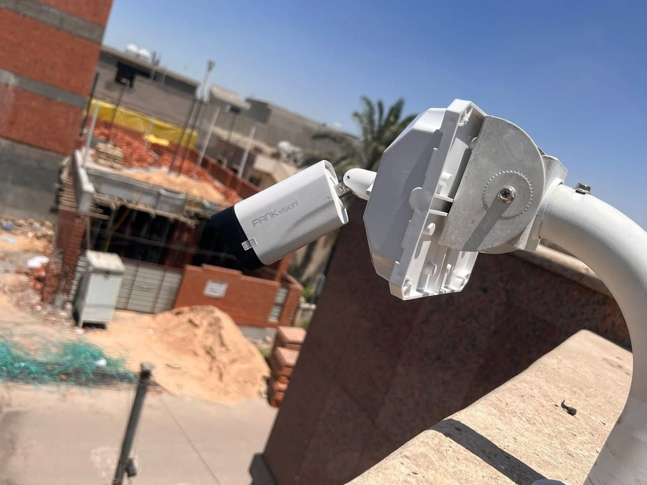 جانب من اعمالنا تجهيز ونصب كاميرات مراقبه نوع هيكفجن الاصلي 5mb. لبيت الاخ العزيز عمار رعد مريزات
مع كادر متميز وضمان حقيقي بعد الخدمه 
- مستعدون نصب جميع انواع الكاميرات (دهوا - هيكفجن - اسوار - سامسونج - هايلوك) 
- مستعدون نصب كاميرات analog  
- نصب كاميرات متحركه ptz  و ٣٦٠ درجه
- تجهيز ونصب كاميرات ونوعيات اصلية مع ضمان للجهاز والهارد 
- مستعدون عمل نصب كاميرات لابنية وعمارات التجارية 
- نصب منظومات الستلايت المركزي للمنازل 

لاتصال والحجز أبوعلي  
👈 هاتف:***********
🌐 جزيره بغداد السياحيه
