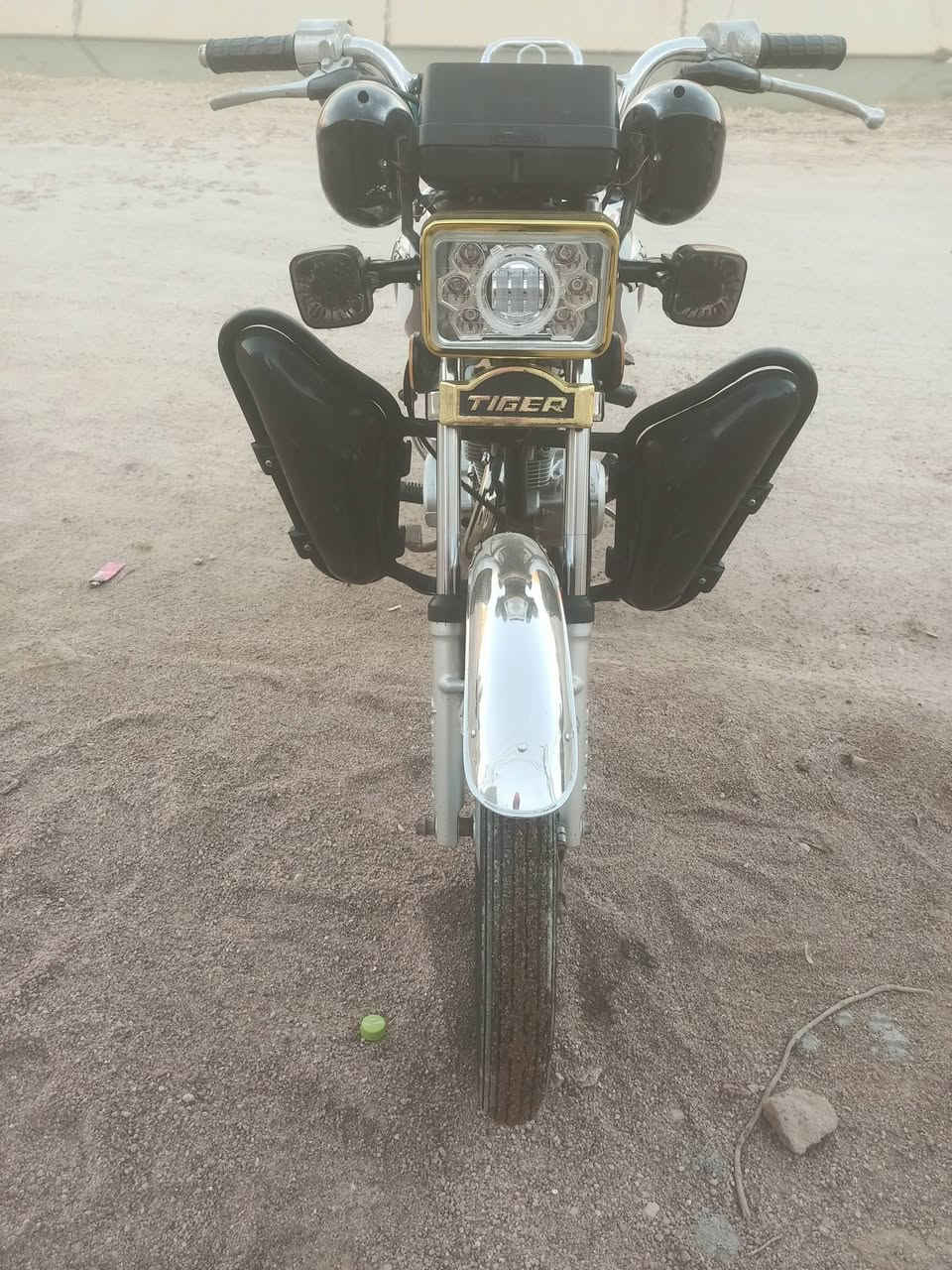 سلام عليكم دراجة مال جنايه للبيع موديل 23اوراق كامله محرك مامفتوح كهربائيّ شغاله لايت عالي ناصي اشاير يمنه يسره انبي ثري سماعاته شغاله ماعايزه شي هاي صور كدامك دراجة نفس الصوره حبيبي لاتجي وتكلي دزلي صوره احفظ وتعال اذا مو نفسه بلاش اخذه مكان بابل القاسم سعر خاص رقم*********** الموشراي لا يعامل ولايواعد رحم الله والديكم
