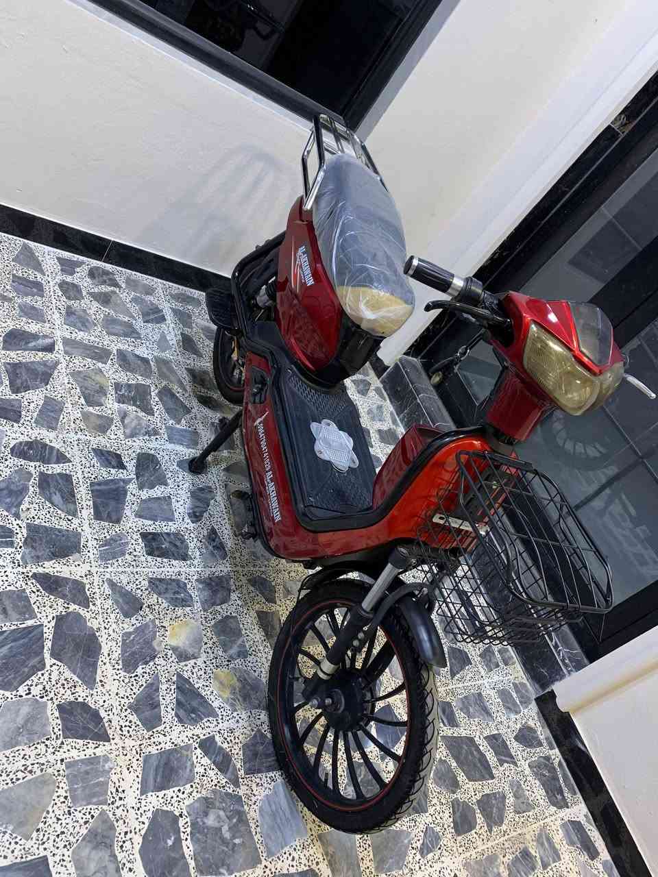 للبيع دراجه الاخوين
5 بطاريات 
بطاريات جدد نوع ونلي 
دراجه كامله من كل نواحي + المرايات موجوده 
 السعر : 350 وبيه مجال 
مكان : الفلوجه 
هـ ***********
