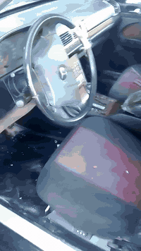 السلام عليكم عندي مرسيدس موديل 92 السياره مصبوغه للجماليه فقط لا تبديل لا ضربه مكينه بلاديه نقصها غاز مال كمبريسر بيها نواقص بسيطه السياره السياره متروكه كانت مكان السياره بغداد قرب معامل الكاشي السياره عارضه ب 55 وبيها مجال واي تفاصيل هذا رقم تليفون***********  الشراي يتصل
