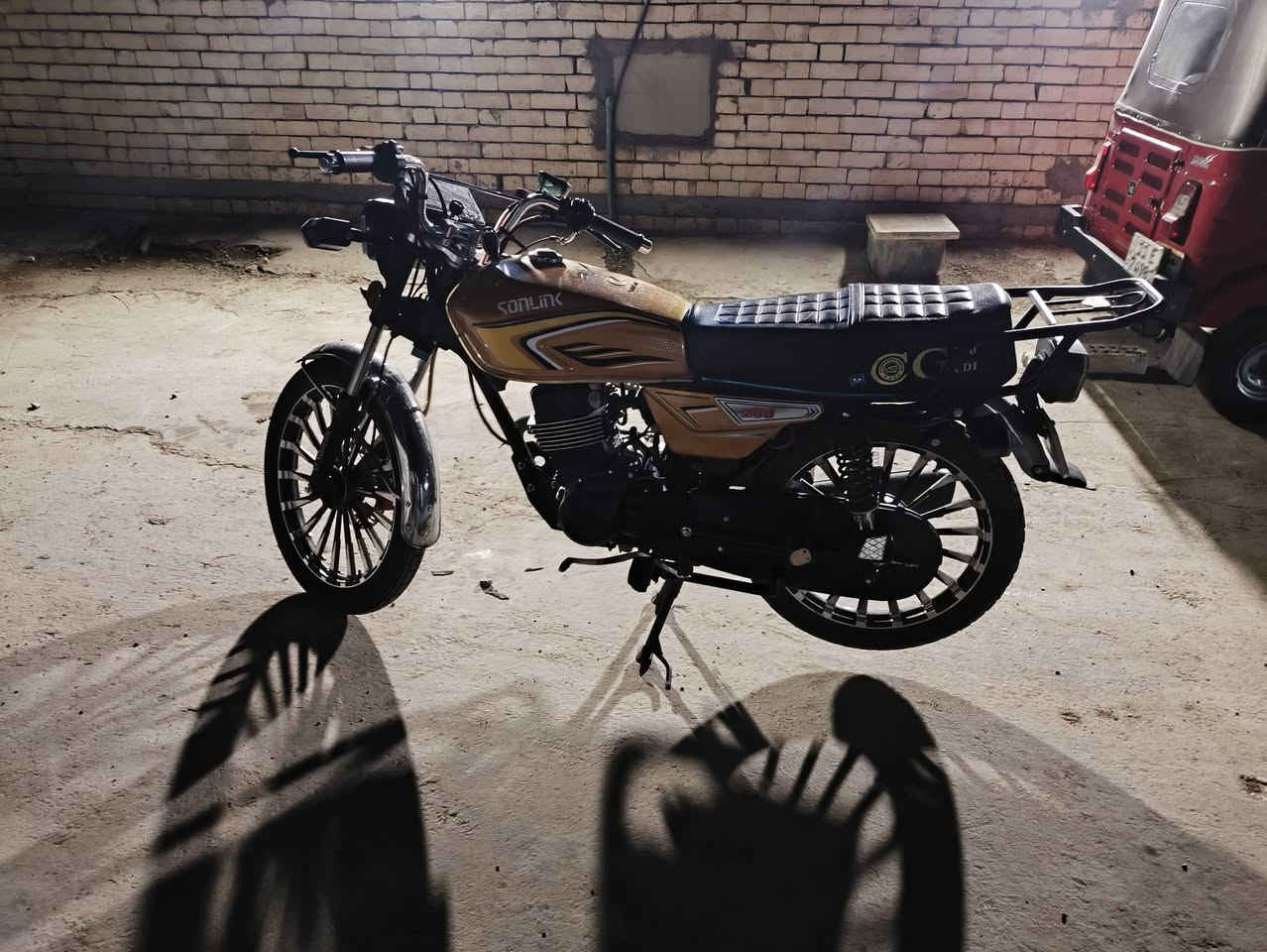 السلام عليكم ورحمه الله وبركاته دراجه سونيك موديل 25 دراجه زيرو معنى الكلمه جديده حيلي اللي يريدها مكان بغداد حي النصر راح اخليه رقم تليفوني ما متواجد على الخاص  دراجه ما متبرقلها متروكه بالبيت موديل 25﷼***********
