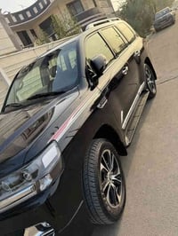 لاندكروز ٢٠٢١ لون اسود ملكي كراند تورنك بحريني واحد ع واحد فول معروف م...