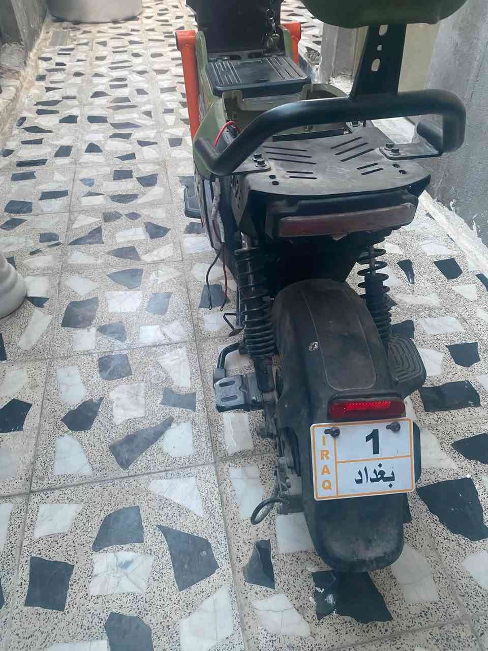 سلام عليكم
دراجه شحن يو تو 

اشارات يمين ويسار مع صوت انذار لكل اشاره 

لايت عالي ناصي

هورن 

شاحنه اصليه مع الدراجه

شاشه Digital تعرض نسبه الشحن والسرعه و اي عطل في الدراجه

3 نمر سرعه 

سرعه الدراجة 80حقيقي 

وثلاث سويجات 
 
بريكات امامي خلفي 

عدد البطاريات 5

نقوصات الدراجة بطاريات وتاير خلفي بنجر 
 
السعر 700 وبيهة مجال 
العنوان بغداد حي اور 
للاستفسار الاتصال على الرقم 
***********
