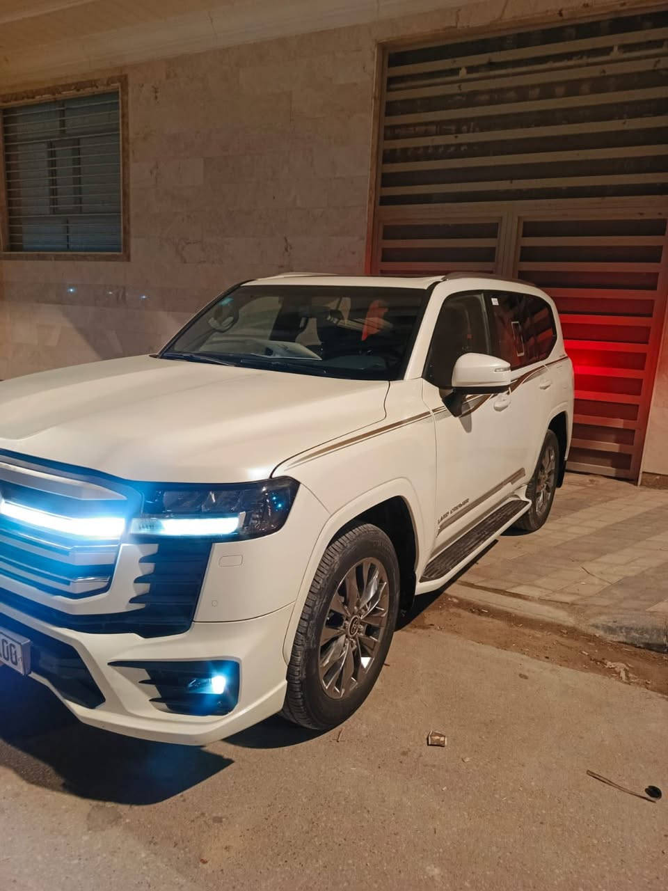 لاندكروز 2023 جي اكس ار (توين تيربو ) 
ماشيه 85.000 كيلو متر 
مكفوله وتقرير فحص داخل المنشور
للبيه فقط 
السعر 650 $ ورقة وبيها مجال
مكان السياره ناصريه مركز
*********** تواصل واتساب  موجود
