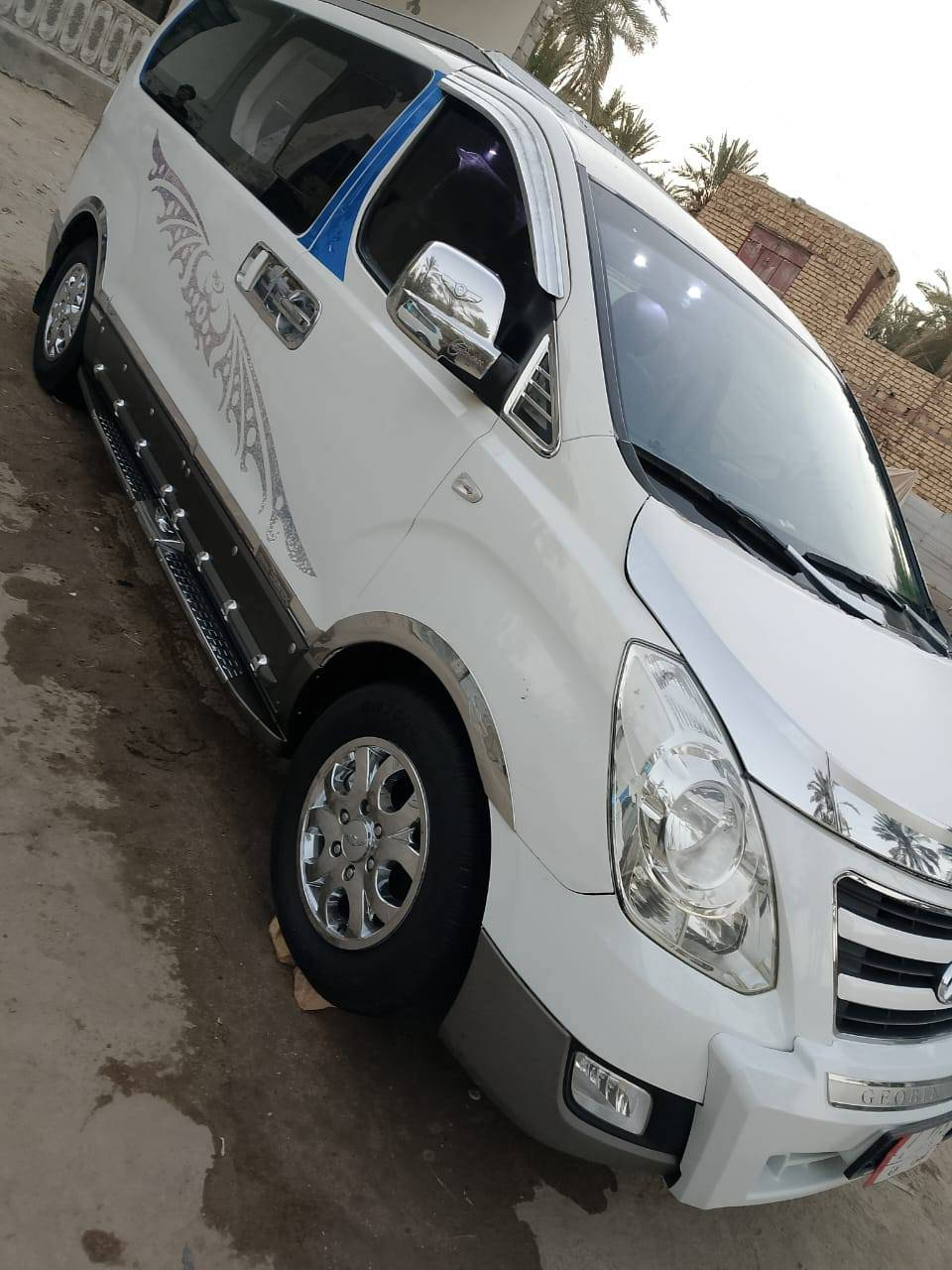 السلام عليكم ستاركس للبيع موديل 2013 مفتوح ومحور مسكر سبلاين اوتماتيك رقم بصره سيارة جاهزه من كلشي بيه صبغ احزام جماليه اثر تشليع بدون ضربه سعر 158 رقمي ***********
