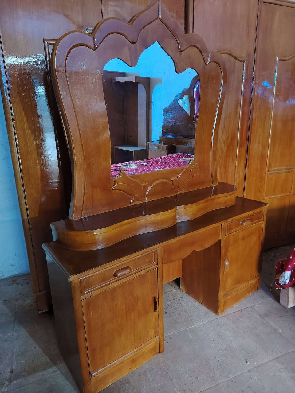 غرفه 5ابواب نجاره 450وبيه مجال ***********واتساب
