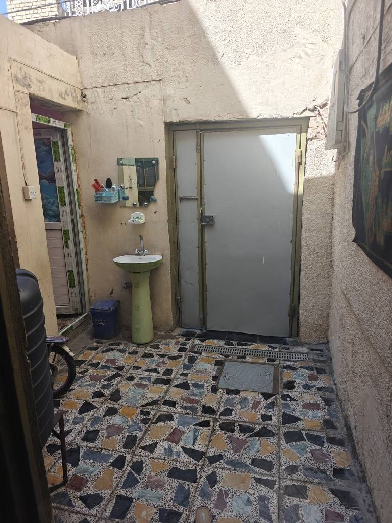 سلام عليكم 
نص قطع للبيع شرك
موقع بغداد مدينه الصدر 
قطاع 73 
طابق واحد مسلح+عكاده 
بي غرفه وصاله ومطبخ وحمام 
واستقبال 
تحويل مباشر 
ه‍ *********** بغداد, العراق
