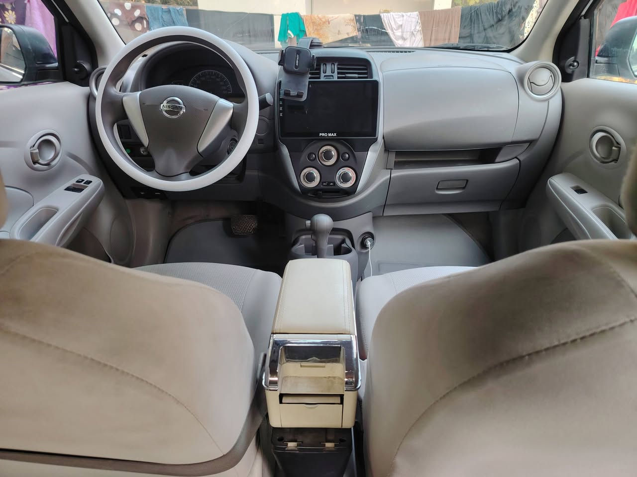 نيسان سني ٢٣   اربيل رقم جديد سنويه جديده تحويل ثاني يوم  السياره جديده بمعنى الكلمه بيهه شبر بالجاملغ الخلفي متصرف عليهه الف جاهزه بوجهك للشارع سياره مصروف عليهه مضخمات لدادات داخليه شاشه بلعافيه للي ياخذه ***********
السعر١١٨ وبيهه مجال حك الجيه
