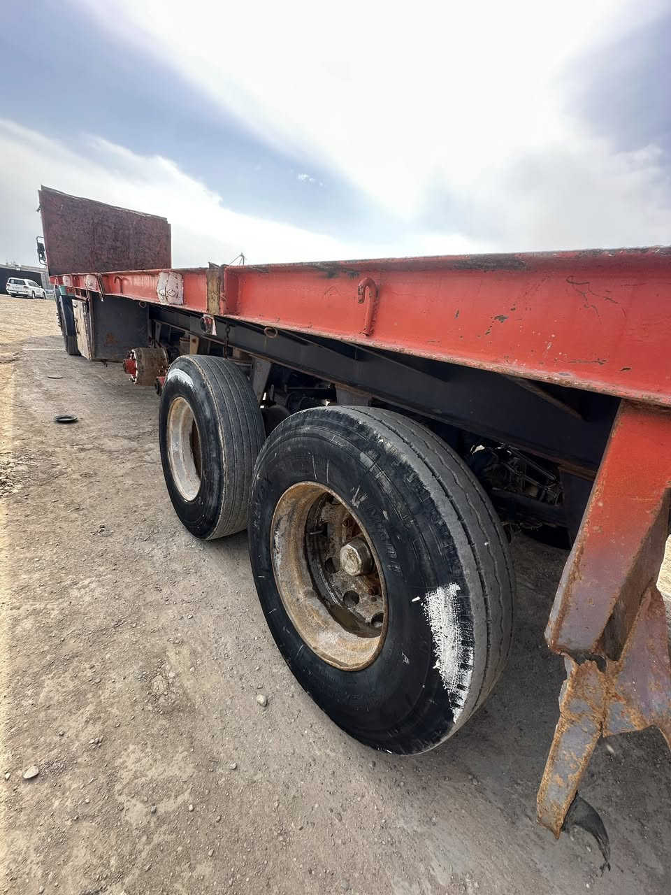 السلام عليكم عربانه مزوج 4 دنكير اثنين علاك  طول 12.50 عربانه حلوه وحماله بريك هوى جاهزه نقص فقط تايرات معروضه بسعر مناسب فقط شراي يتصل رجائا *********** حيدر
