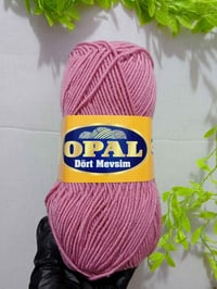 الوردي الغُباري… لون الهدوء والأناقة 🌸 درجة ناعمة تمزج بين الرقة والعم...