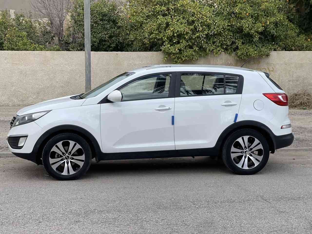 السلام عليكم
كيا سبورتج ( خـليـجـي ) موديل 2012 
رقم بغداد نكليزي مميز  باسمي هزه وفحص جديد 
ماشيه 165 km حقيقي 
محرك 2000 دوش  4 حساسات 

**السياره مكفوله من الصبغ والتبديل والفتح والكارت 
** فقط بارد بلجاملغ الي بصف السايق وبلجنطه ... 
**مكفوله من حالوب ومن جراد بلصبغ ومن تكشير بلصبغ 

سياره جاهزه من صدر تايرات باتري دسكات 
مبولشه وجاهزه حتى دهن مبدله جديد برغي مابيها نقص 
...(ملاحضه عندي سونار مسوي قبل سبوع يم المنلاوي  ) 
السعر 148 ومجال 
متواجد واتساب وخاص ***********
مكاني بغداد
