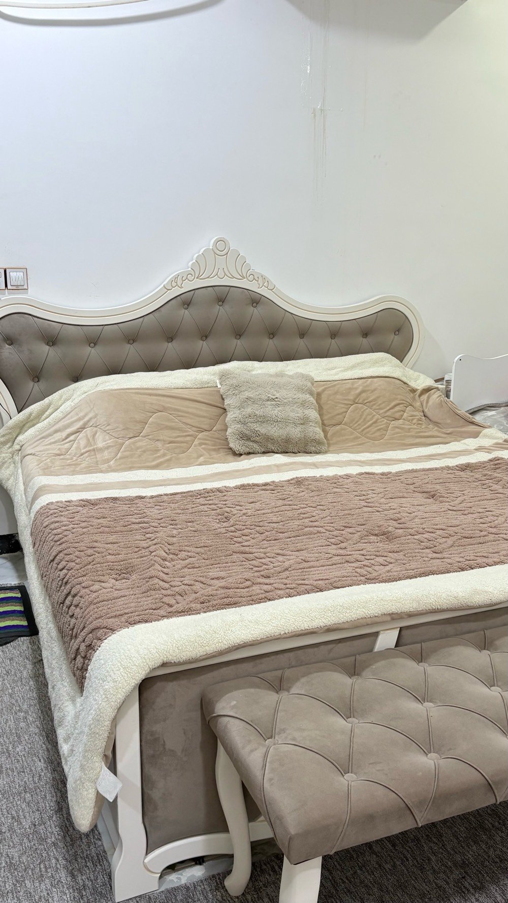  غرفة للبيع ٨ قطع مستخدمة سنتين فقط 
اخذتها ب٣ ملايين و١٠٠ من هوم سنتر 
اريدها بمليون ٧٥٠ فقط 
العنوان / كربلاء / حي الميلاد 