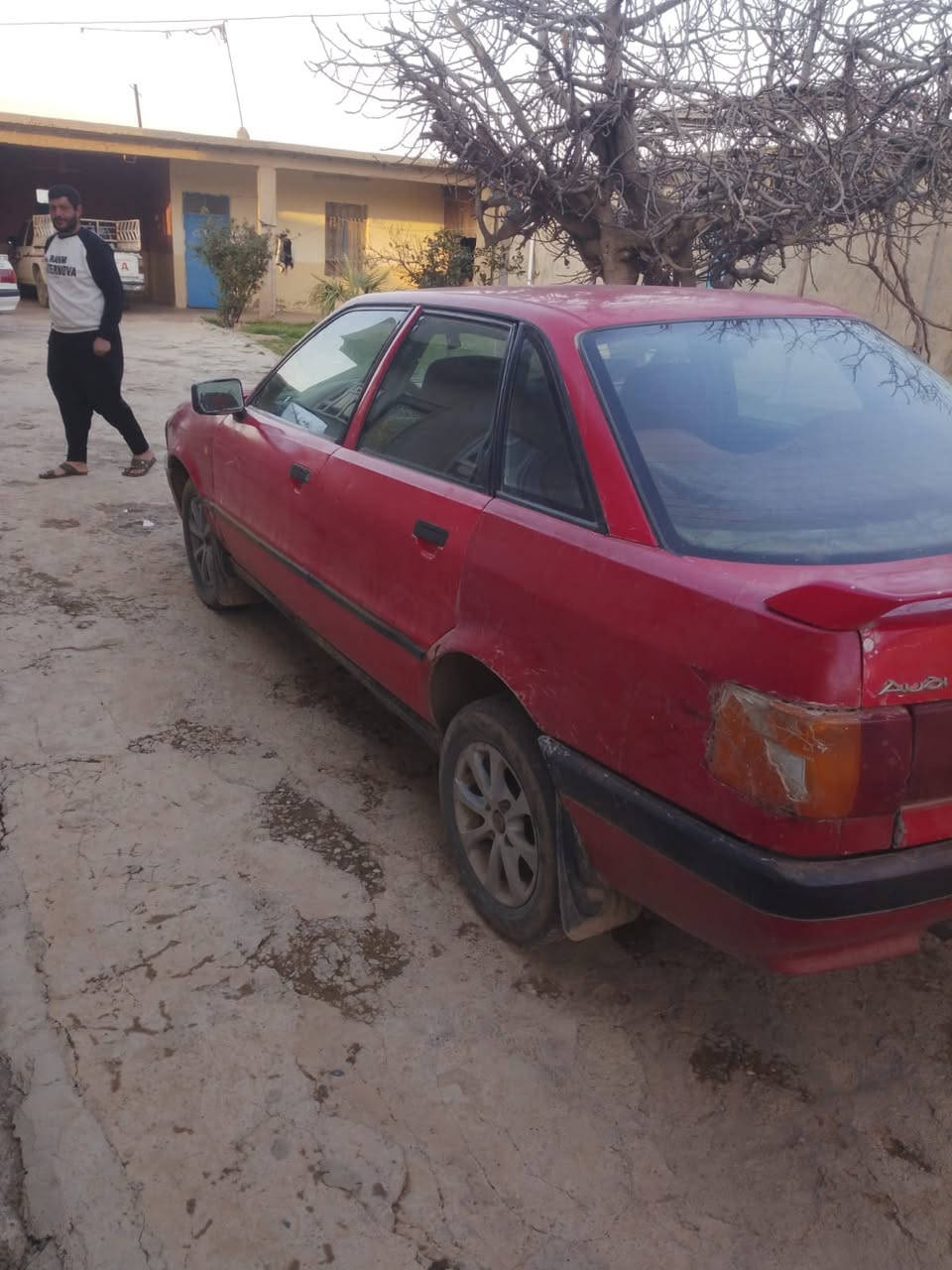 السلام عليكم اودي للبيع موديل 90 محرك غير شرط مكينه 08 ضخمها نظيف السعر 15 وبيها مجال العنوان كيف ***********
