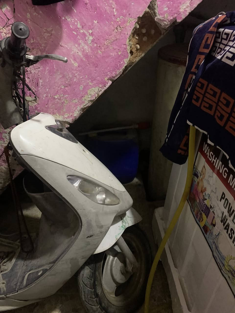 السلام عليكم عندي هاي منغولي للبيع 
الدراجه كايمه يرادلها تجفيت بس شغاله 
كفراتها كامله بس تجفيت يرادلها 
رايدها ب٣٠٠وبيها مجال 
مكاني بغداد مدينه الصدر


**إذا كنت صاحب هذا الإعلان وتريد حذفه لأي سبب، رجاءا أرسل رسالة إلى الدعم الفني**