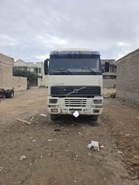 لوري فالفو راس تريله للبيع موديل ٩٧ رقم فحص الانبار دافع كمرك مربوط نس...