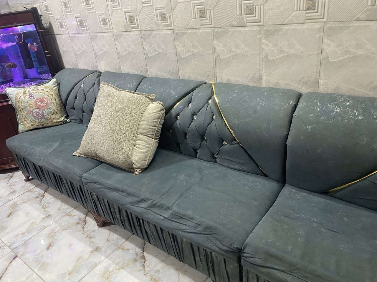 للبيع تخم مستعمل شيء قليل عنوان كراده رقم ***********

