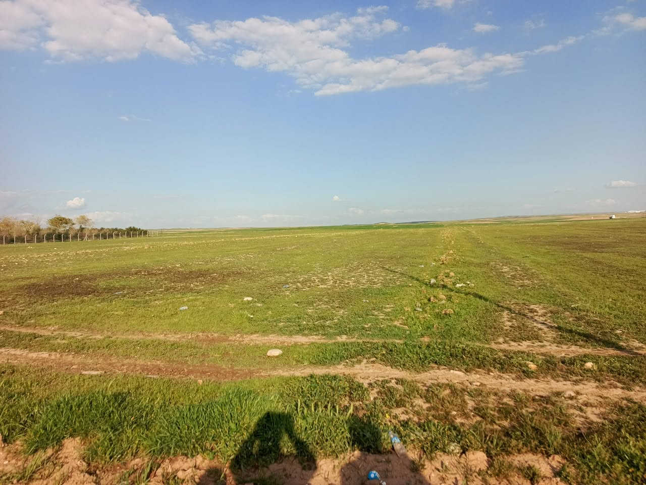 بِسْمِ‌ اللَّهِ ‌الرَّحْمَنِ ‌الرَّحِيمِ‌ 
سڵاوخۆشەویستان.پێنج.دۆنم.زەوی
بۆفرۆشتن..لەساڵح ئاغا..نزیک.جادەو
کارەبا.بیرکەندنیش ئاساییە.بۆی
تێبینی..
ئەگەرزیاترتان بوێ هەرلەتەنیشتی
لامان دەست دەکەوێت..نرخ..
 ***********📲📲📲📲📲
