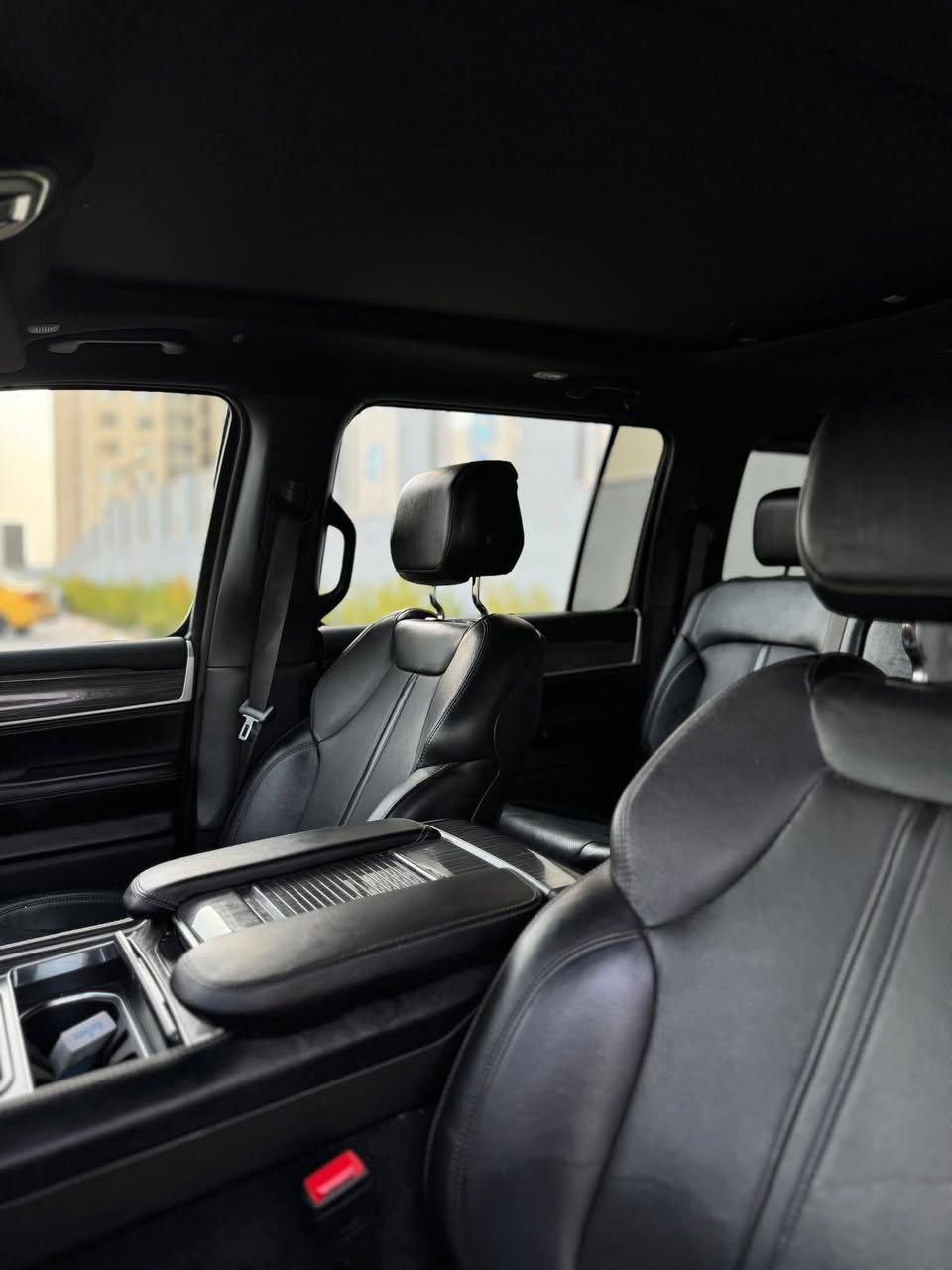 السلام عليكم اخوان 
للبيع فقط للبيع فقط
جيب كراند واكنير موديل ٢٠٢٢ سيريس ٣
رقم بغداد باسمي
ماشيه ٢٩ الف
فول مواصفات للاخير
حادث سطحي جاملغات و بنيد و جامبغ خلفي ايمن صبغ و بيها باب خلفي مبدل بسبب التحميل ايرباك تكمه طاك فقط
مواصفات 
بانوراما و فتحه خلفيه فوك سرة الكشنات الثالث 
كشنات تدفئه و تبريد و مساج
كيجات شاشه دجتل
شاشه ١٢ انج
شاشه تبريد و قاصه
شاشه رابعه للراكب HDMI
ثلاجه كبيره
كشنات منفصل 
دوسات كهرباء و انارة ترحيب عند الفتح
رادار امامي تفاعلي و خلفي و جوانب
قيادة شبه ذاتيه
خمس كاميرات محيطيه ٣٦٠
كاميرا رؤيه ليليه Night Vision 
صندوك كهرباء
انارة محيطيه متغيره
داش كام وسطيه 4K
١٦ مخرج تايب سي و يو اس بي 
لايتات و بك لايتات فول لد
جكات ٥ وضعيات تصعد و تنزل
مود قيادة جبلي ثلجي رملي مطري و اوتو
حساسات امامي خلفي
شاحن لاسلكي 
قاصة مخفية 
تشغيل عن بعد و تحكم بارتفاع السيارة بلريمونت
تحذير خروج عن مسار و مانع تصادم ذاتي
شاشه عرض على الجامه الاماميه بكل تفاصيل مو فقط السرعة Full Head up Display 
كشنات الخلفية تنفتح و تنسد كهربائي
باتري جديد
صدر جديد
تخم تاير جديد حجم ٢٢ و بيها تخم ويل و تاير حجم ٢٠ انته تختار شيعجبك
سيارة نقصها الوحيد الضفيره مال كاميرا التصوير الليلي
مكاني حي العامل
السعر ٣٧٠ ورقه و بيها مجال 
صور الحادث علواتس اب 
***********
