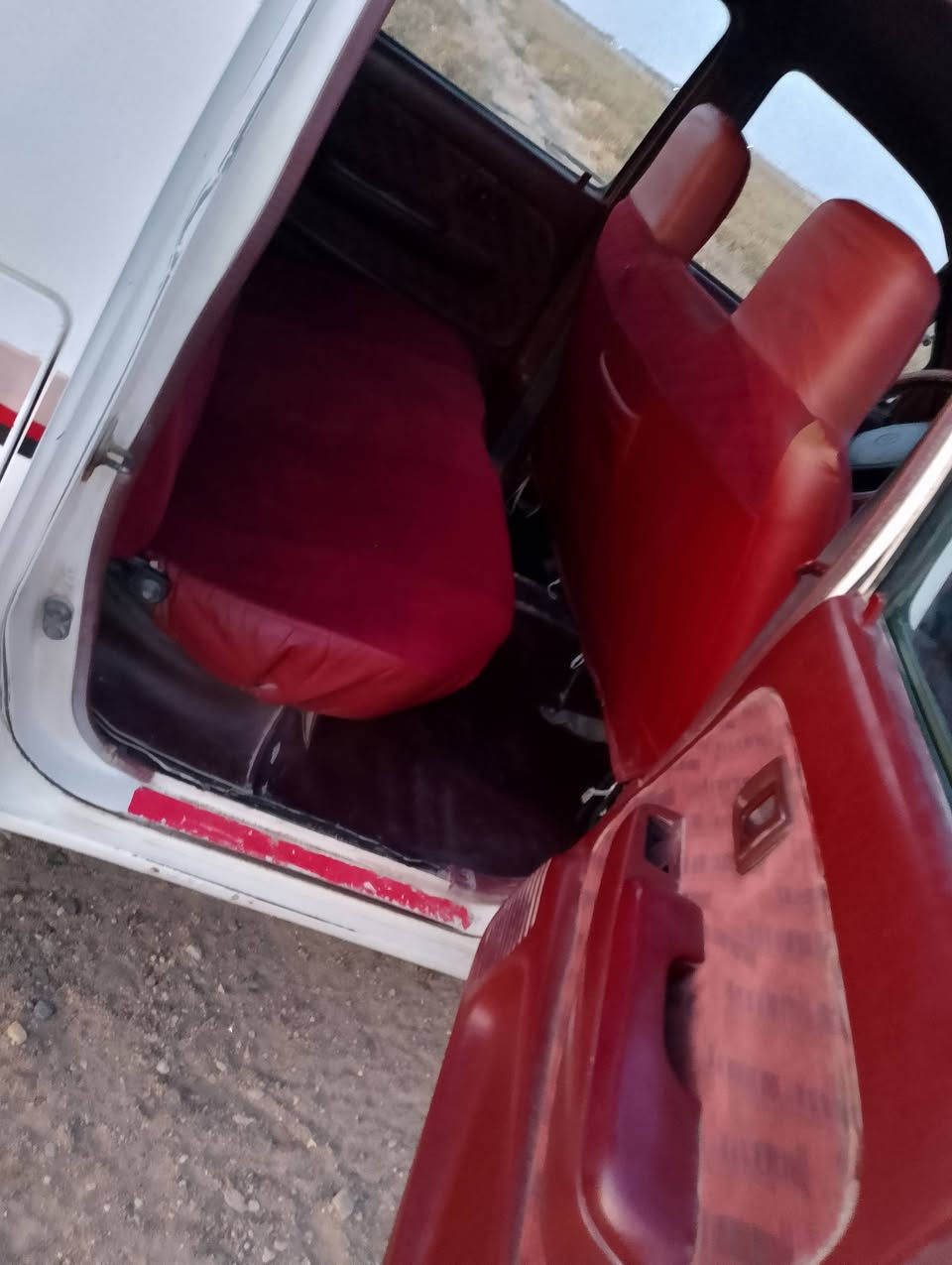 السلام عليكم سياره موديل 2001  رقم انگليزي السنويه مجدده لـ2030 مكينه وگير وتبريد وتخم تايرات  سياره مكفوله بيه خياس قليل مكان البصره الزبير السعر 80 وبيه مجال للشراي     للأستفسار ***********
