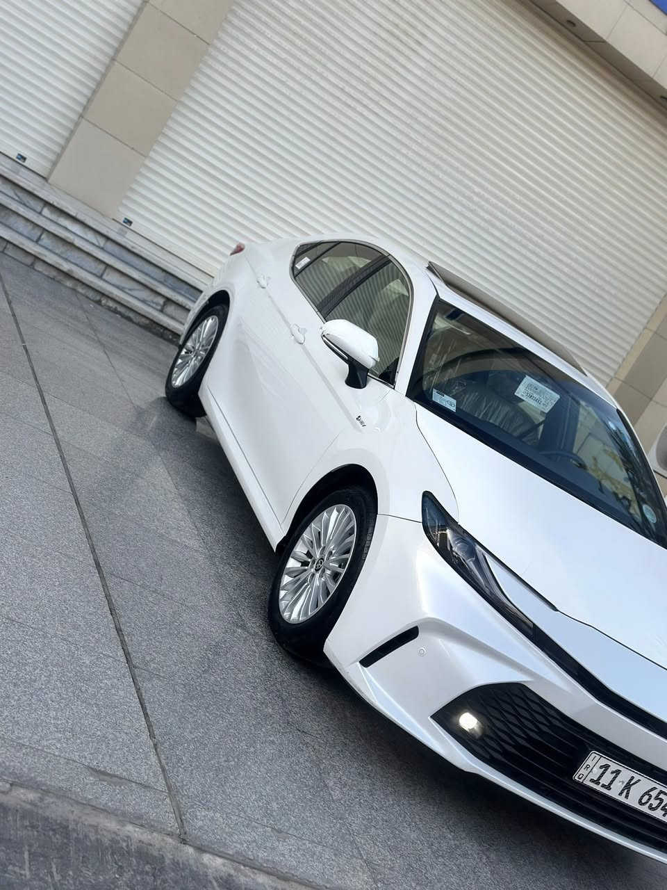 سلام للغالين
تويوتا كامري E PLUS
السياره تجمع بين الهيبه الاعتماديه والتكنلوجيه المتطوره 
 هايبرد وبانزين 
خليجي وكالة  عبد الطيف جميل 
موديل 2025 
رقم بغداد بسمي 
فول مواصفات 
فتحة سقف 
بصمة تشغيل بصمة ابواب 
كرسي كهرباء 
شحن وايرليس 
برده خلفيه 
انظمة قياده 
بعد بيها هواي مواصفات 
السياره كفاله عامه الساره جديده كلش 
مكان السياره بغداد 
السعر 248 $ 
الهاتف ***********
