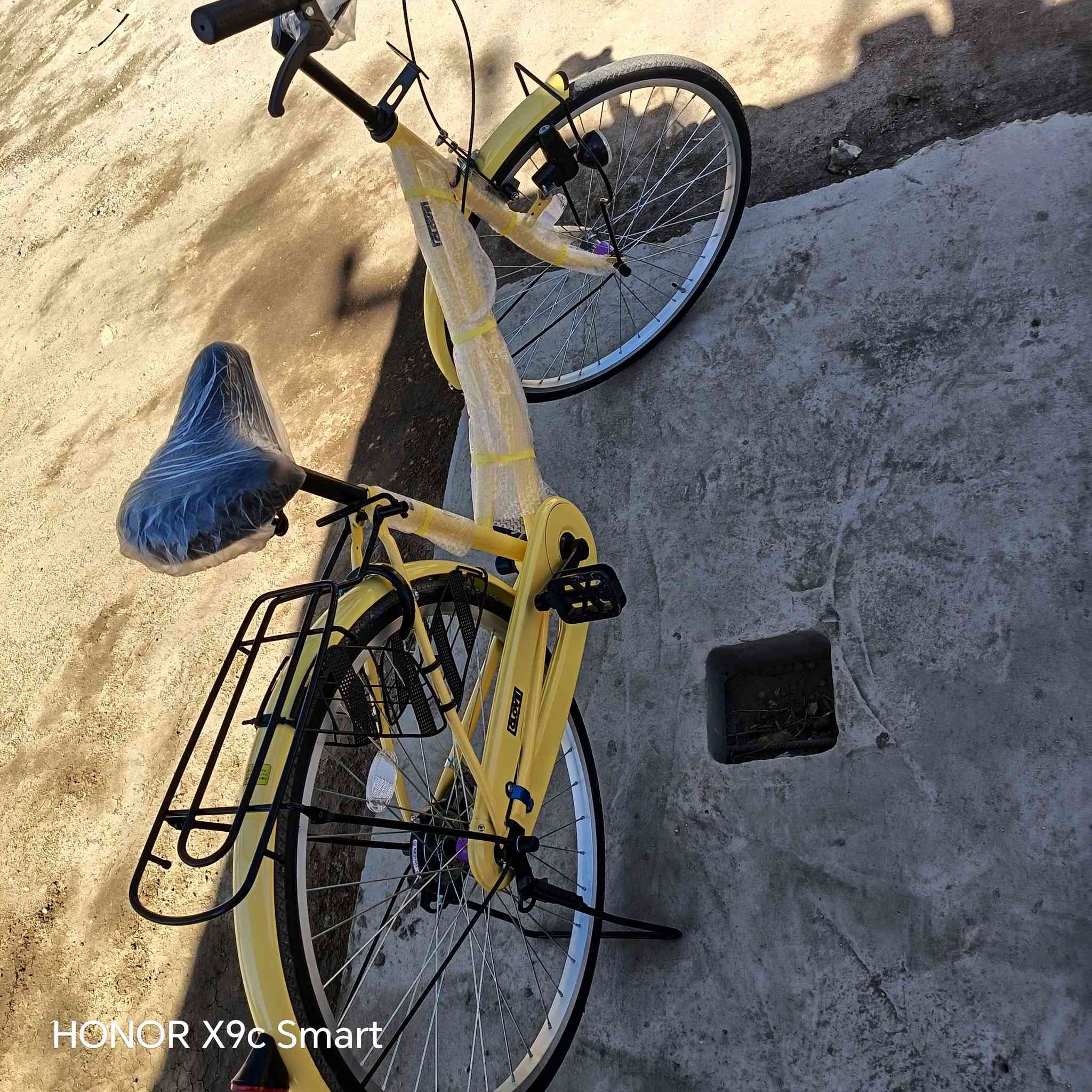 سلام عليكم باسكل للبيع موديل 22  لون مميز السعر 180 وبي مجال رقمي *********** مكاني حله ابو غرق
