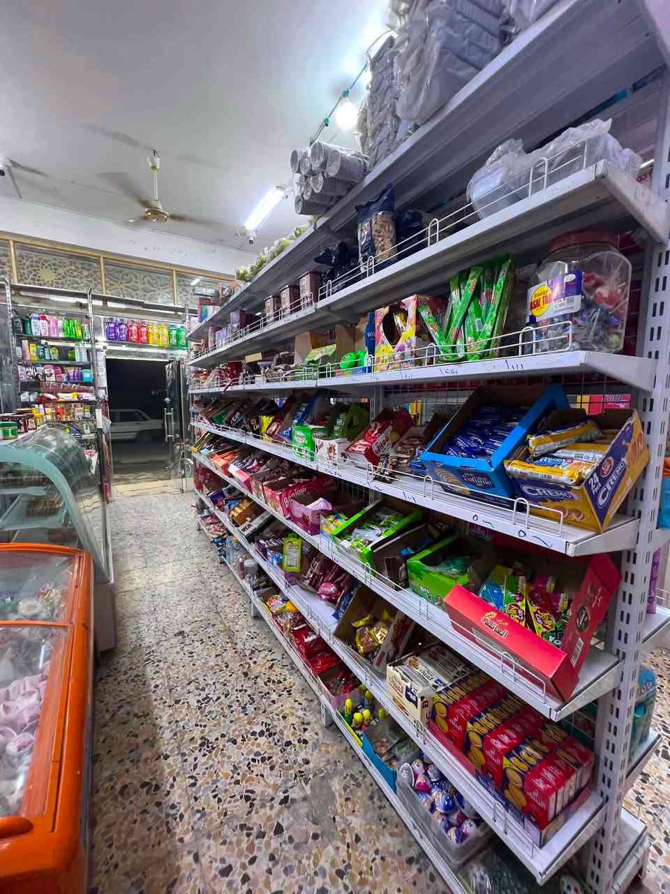 سلام عليكم سواق لبيع كربلاء لبوبيات عامود ٤٥ بل بدايه سواق تحتوي سبع برادات عامودي ٣صطحي معه براد كيك سستم كامرات نت شاشه كبيره جهاز صرصيد مسواك بيه خير من الله كامله مكمله منطقه كله عليك دخله من٣٥٠ له ٤٠٠ من عده لرصيد سبب لبيع عدم  لتفرغ واني وحدي مالحك لسعر ١٥ بيه مجال حك أجيه لرقم ***********
