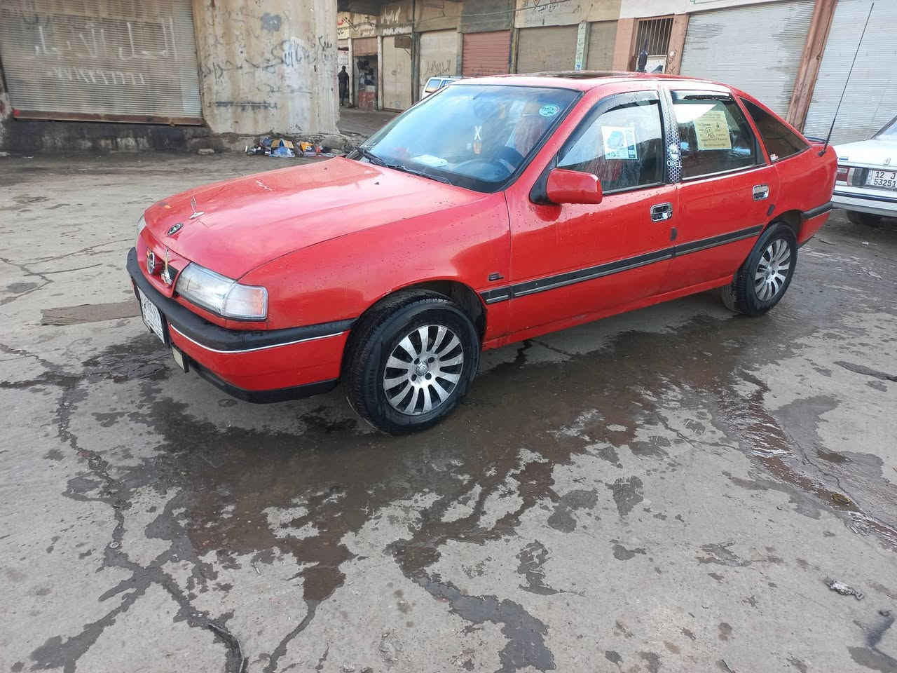 السلام عليكم
اوبل فكترا رقم نينوئ ألماني 
حجم 18 كابريته صبغ سقف وجاملغاة الوره 
سياره نضيفه تايات جدد طخم ويل كب 
اربع دسكات طخم وره وكدام جدد 
كهربائية كلها شغاله الغرفه داخل السياره جديده 
كير ومحرك نضاف 
سقف تنته سلايت 
شرط التحويل صاحبها الشرعي بل ايمن 
مكان السياره ايمن السعر 38 
***********
***********
