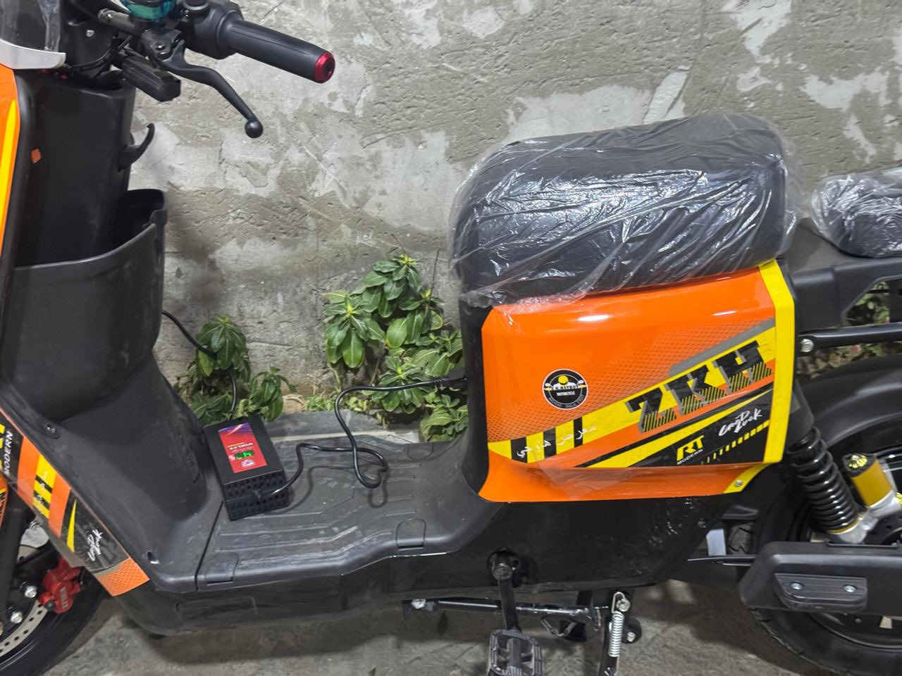 دراجة كهربائية R11 موديل2025 موصفات
ملف 2000W

سرعة 120 

بطارية عدد 5 كبار 32امبير منفوخات يرادلهن
السعر350 الف وبي مجال مكاني  ديالى بعقوبه رقمي ***********
