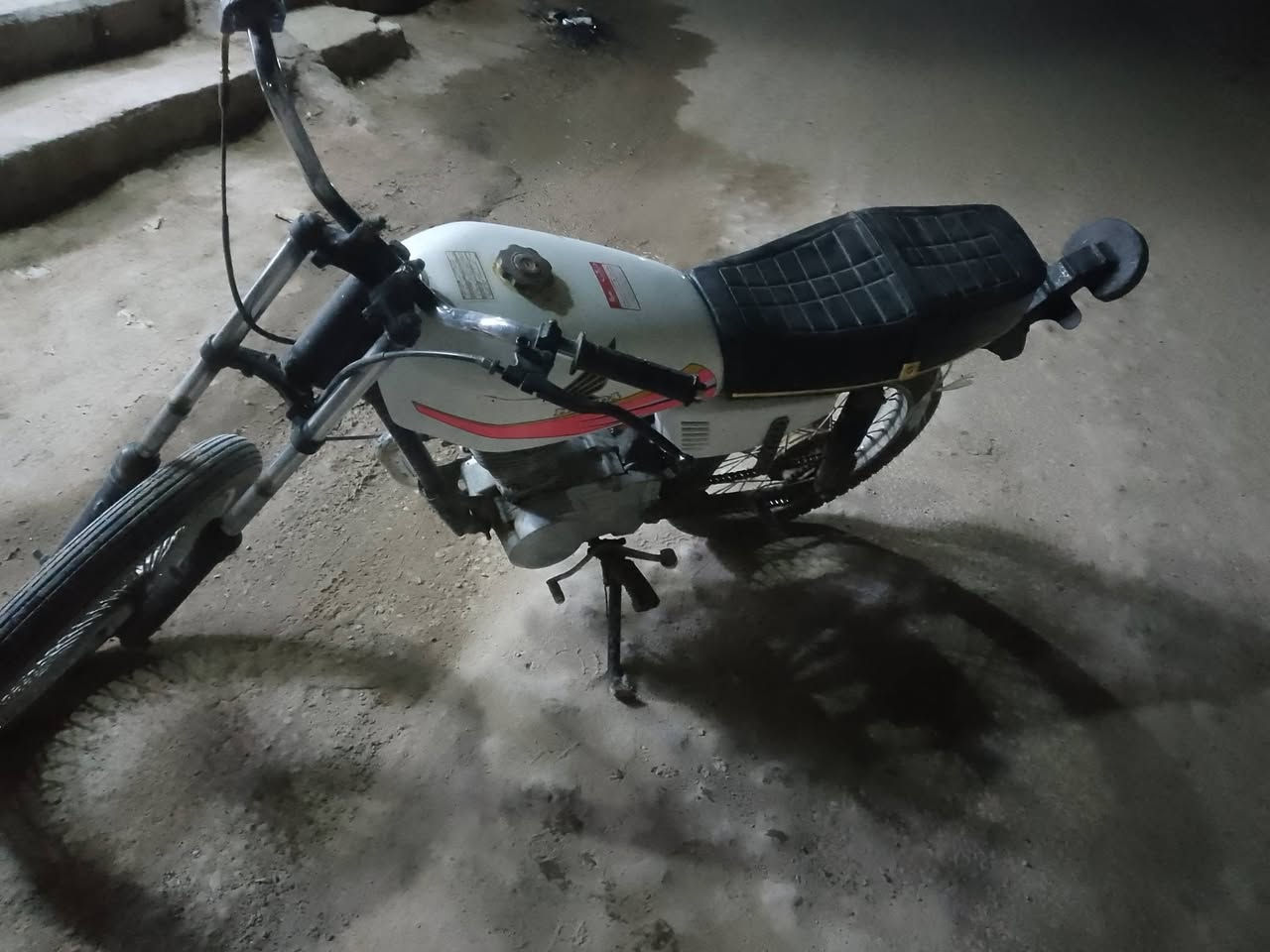 السلام عليكم
دراجه اربعه كير كلك موديل 22 تعمير عوزهن ترتيب بسيط 
ولجبنه ذب دهن وكلشي بابيهه سعر 250
مامتواجد فيس:
 ***********او ***********
