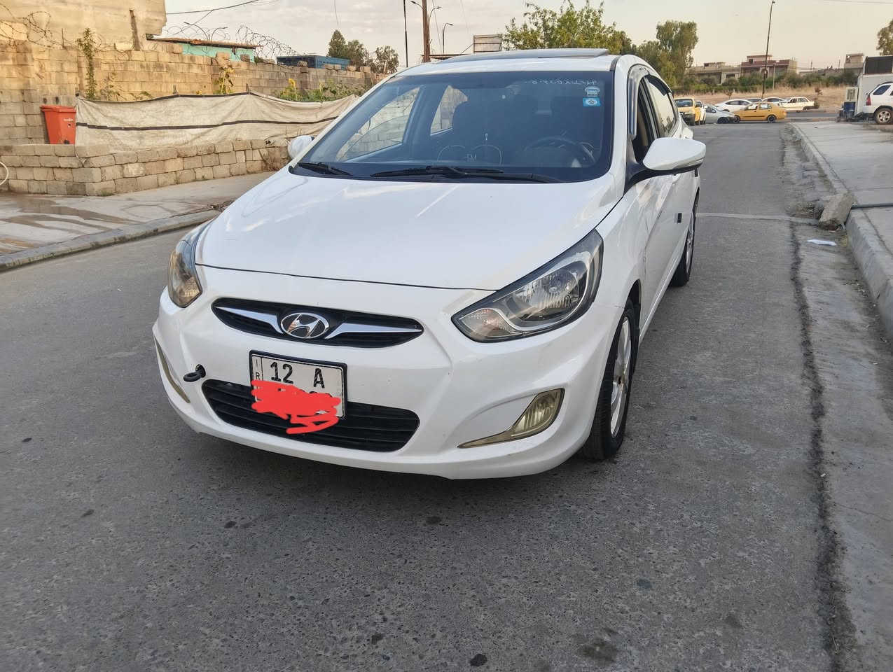 اكسنت مضلع.2013 كير عادي فول بس كير عادي رقم جديد بس بوند صبع بلا داخل طخم امامي خلفي تبريد داخل كلو جديد، من اشغل صبح بي صوط بل مكينه شويه ويقطع،، مال رواجس،، مكينه بعد ما مفتوح،، سياره نضيفه،، 
***********0،، وتساب،،، ***********
