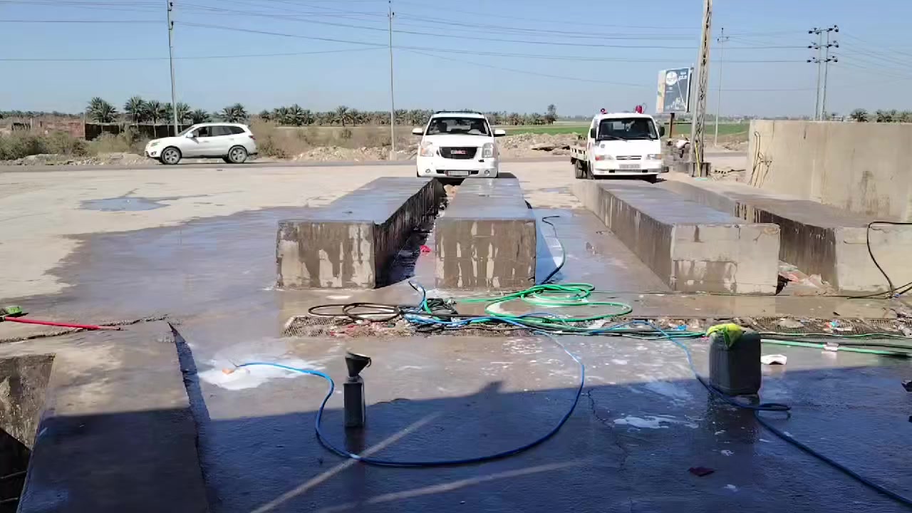 مديل ٩خليجي بدون حادث كله جديد حداديه ودشمه يراد بس صبغ بدل بيبان، ٤نفس اللون فيلي ***********
