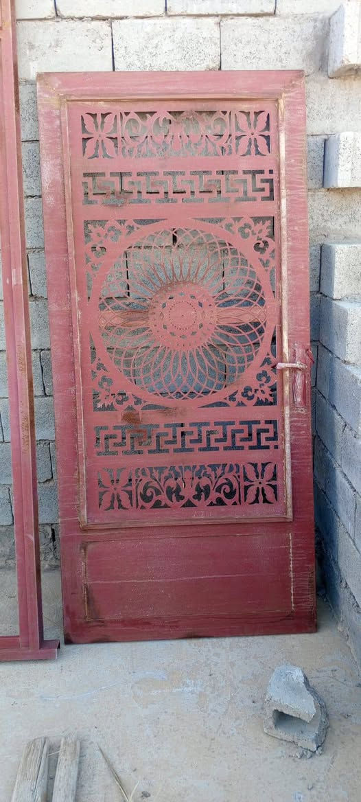 مكلف بالنشر شبابيك عدد ٢ كرسته جديده مع باب جديد الشباك الواحد ٢٢٥والباب ٣٠٠ وبيهن مجال الاتصال على الرقم ***********
