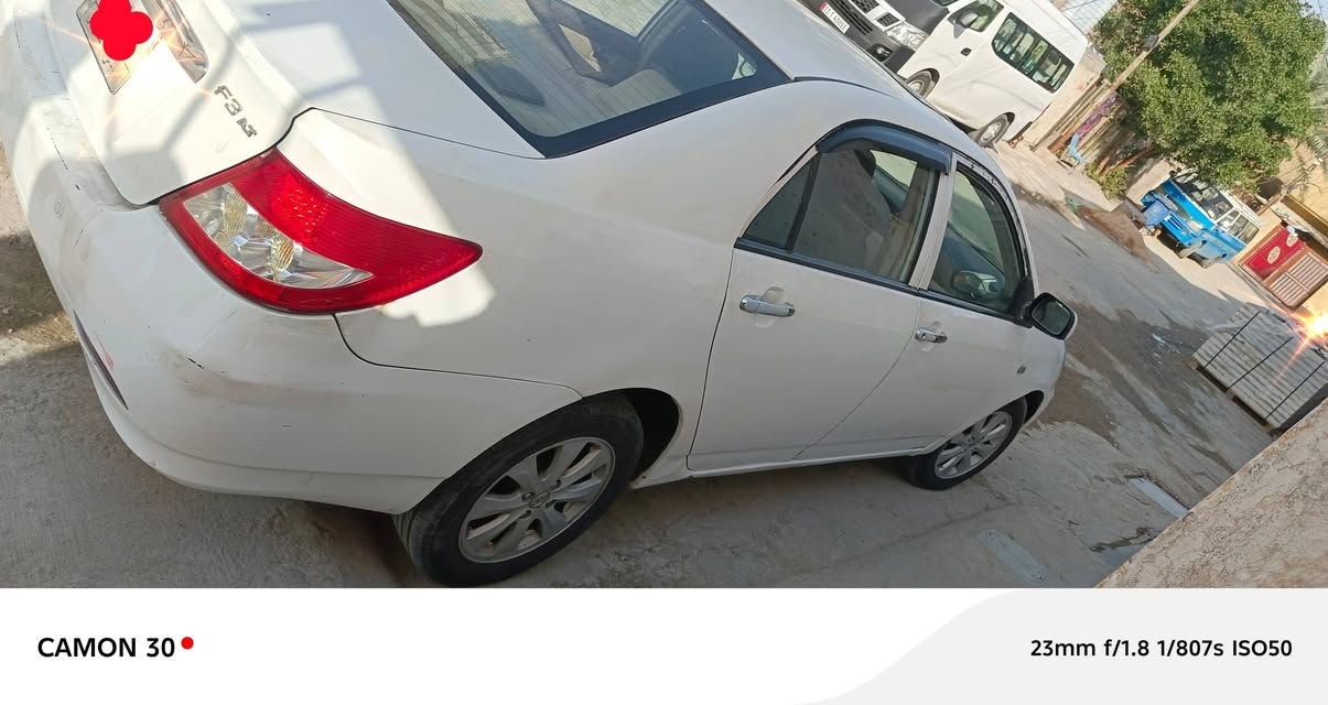 سلام عليكم بي وايدي f3 موديل 2013 بيها باب سايق صبغ او اماكن جراد قليله مثل ما موضح بل صور رايدها اب 55 وبيها مجال قليل مكاني بغداد ***********
